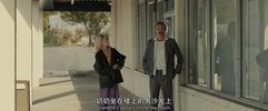 沙发上的母亲